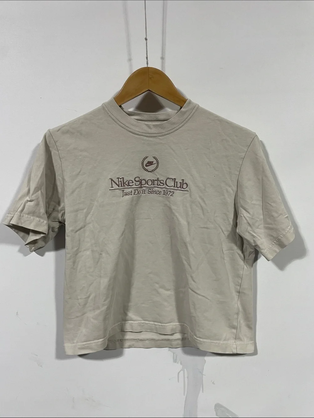 Nike Beige Nike Sports Club Crop Tee